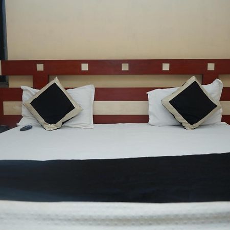Hotel Nirmal Palace Kanpur Exterior photo