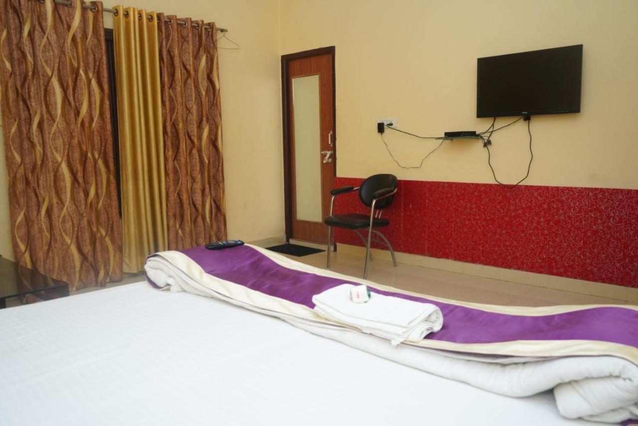 Hotel Nirmal Palace Kanpur Exterior photo