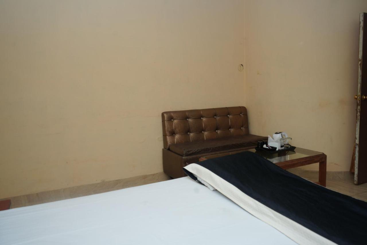 Hotel Nirmal Palace Kanpur Exterior photo