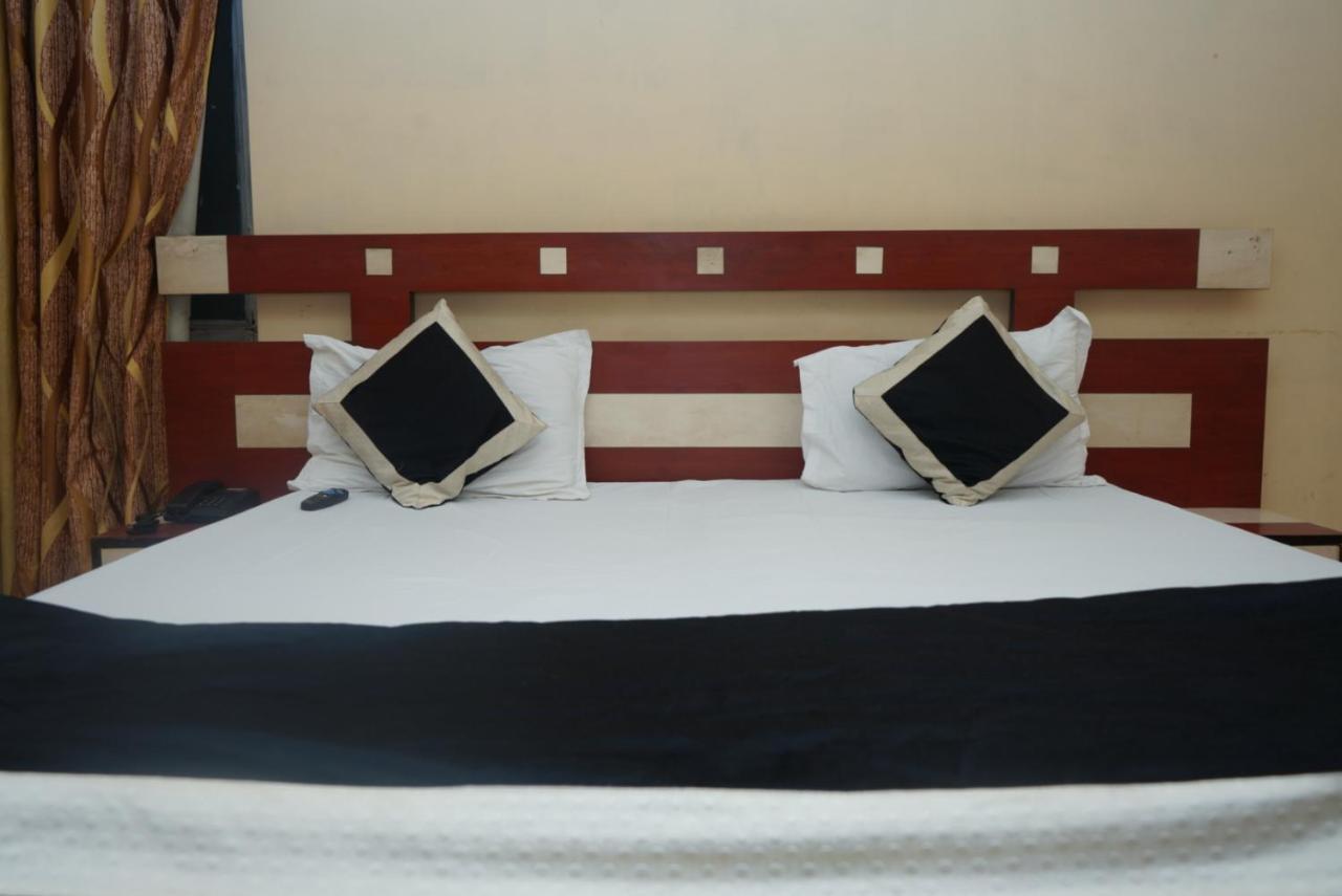 Hotel Nirmal Palace Kanpur Exterior photo